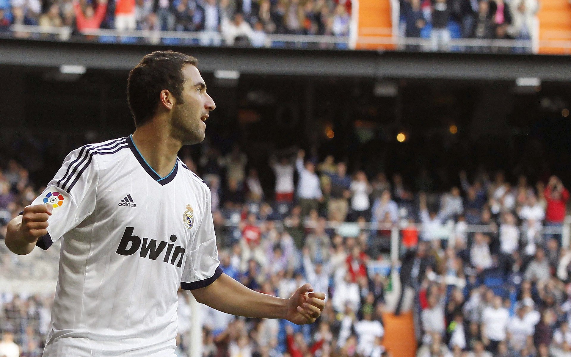 穆古鲁扎迎来三赛季出色发挥,TL观众热烈欢呼!赢得满堂喝彩