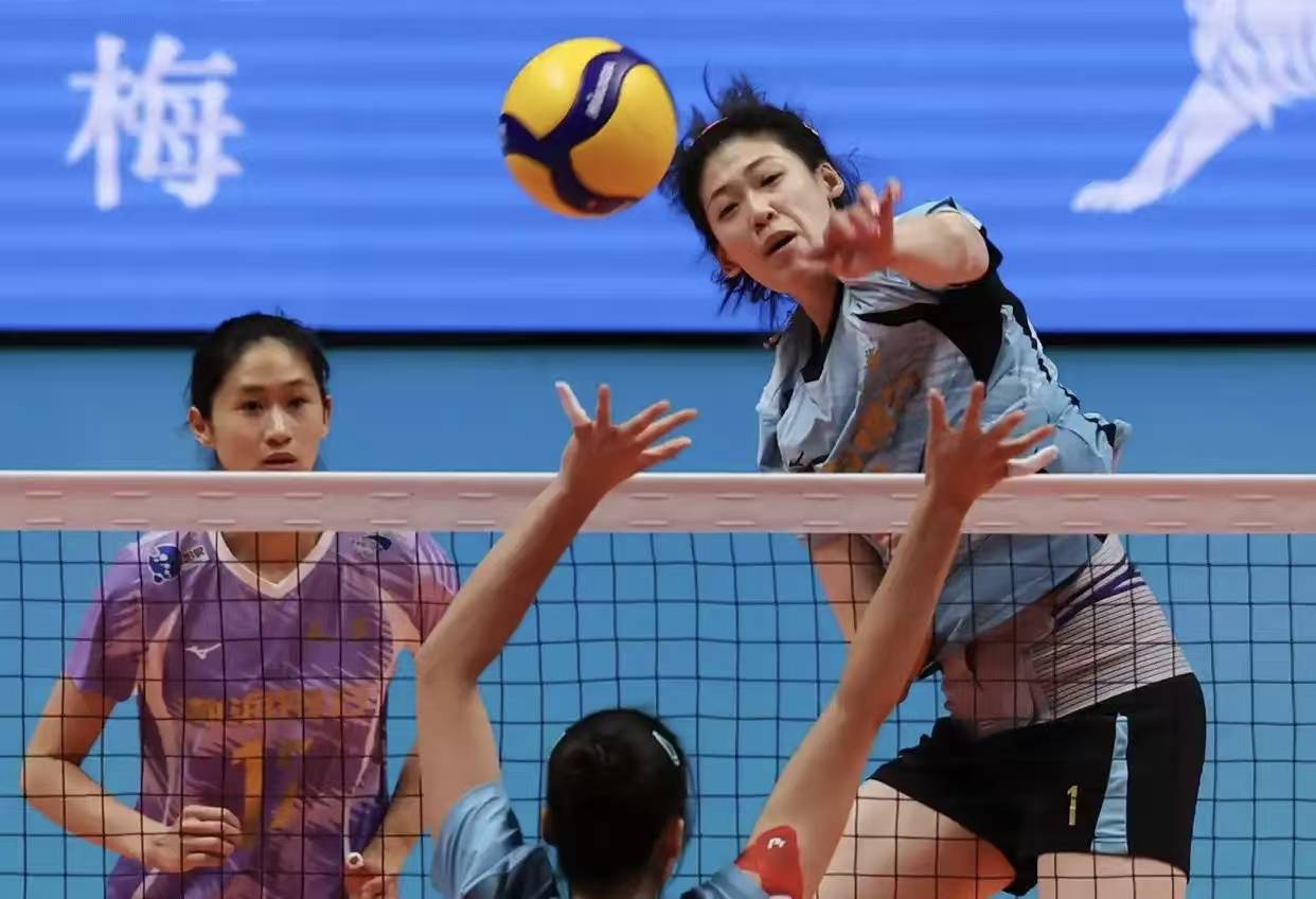 李盈莹状态火爆，年终总决赛四强战对阵多特蒙德，费城76人力争逆转的简单介绍